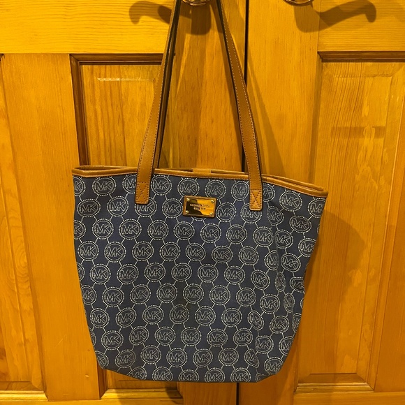 Michael Kors Handbags - Michael Kors Tote Bag